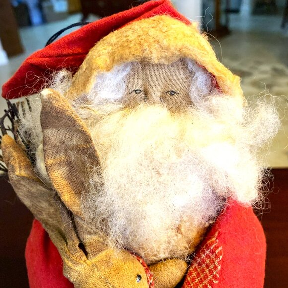 Alta's Heirlooms Handmade Santa with Rabbit #628 Primitive Folk Art Includes Tag - Picture 3 of 7
